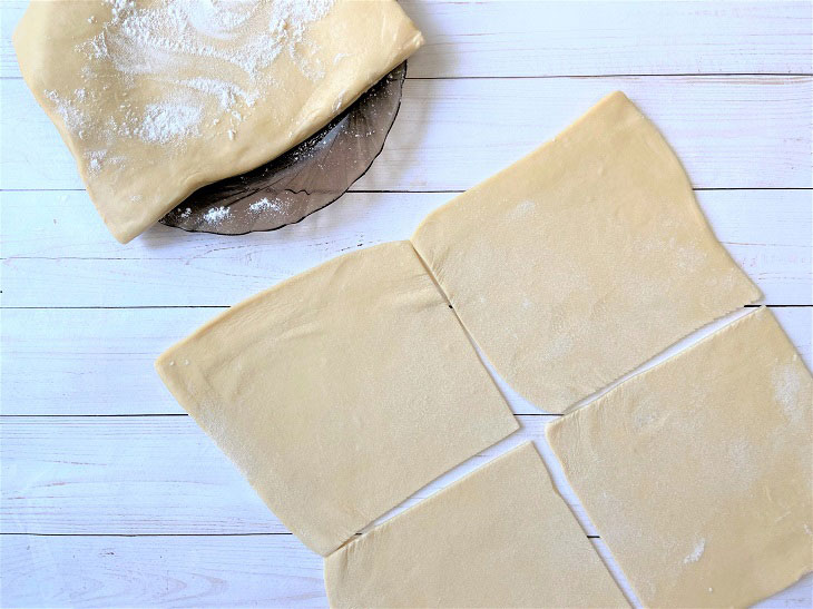 Puff pastry boats with potatoes and meat - tasty, satisfying and elegant