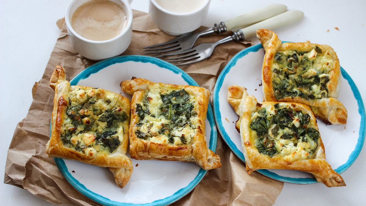 Feta and spinach puffs – a delicious quick snack