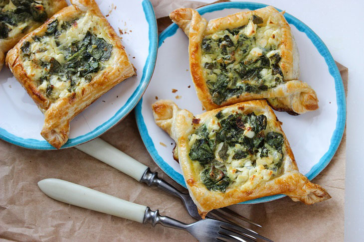 Feta and spinach puffs - a delicious quick snack