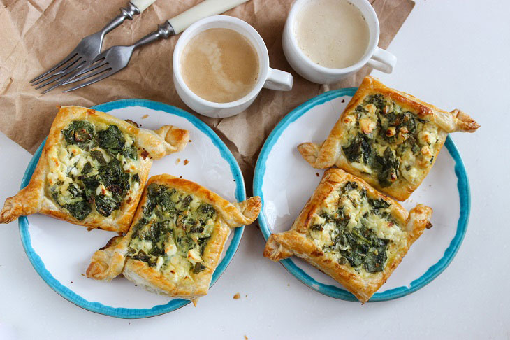 Feta and spinach puffs - a delicious quick snack