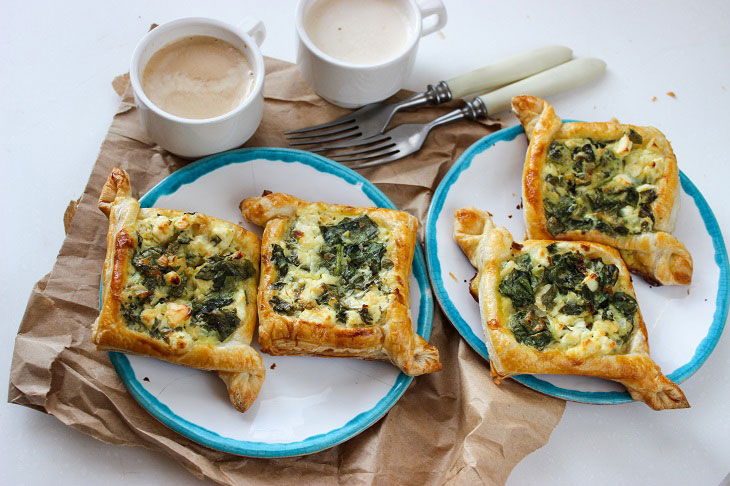 Feta and spinach puffs - a delicious quick snack
