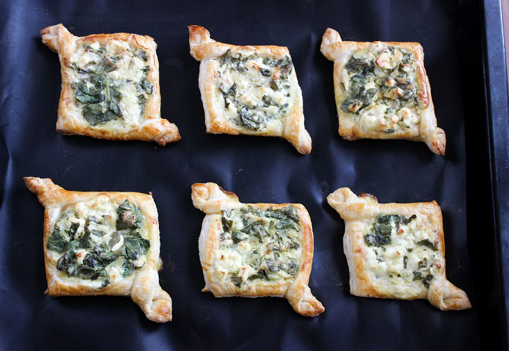 Feta and spinach puffs - a delicious quick snack