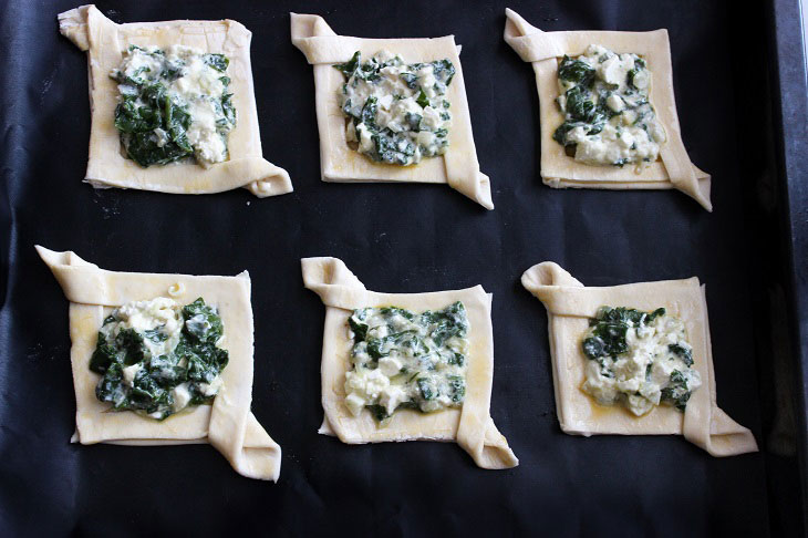 Feta and spinach puffs - a delicious quick snack