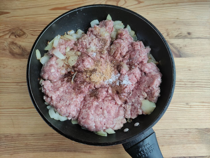 Meat pie "Tiger's paw" - a delicious dish on the festive table