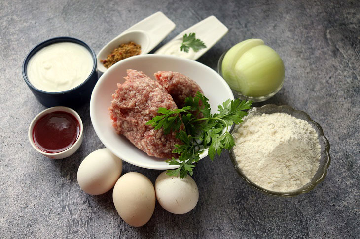 Quick aspic pie with minced meat - a hearty meal for the whole family