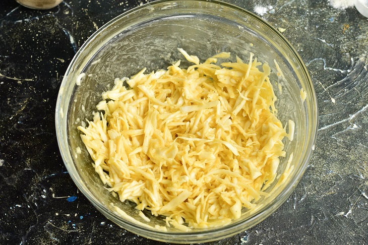 Cabbage casserole in a pan - it turns out juicy and tasty