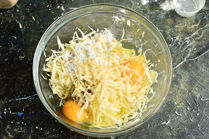 Cabbage casserole in a pan - it turns out juicy and tasty