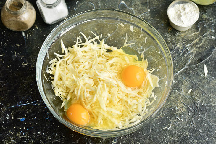 Cabbage casserole in a pan - it turns out juicy and tasty