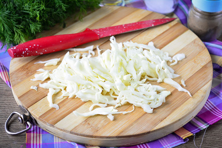 Braised cabbage in a jar in the oven - a delicious diet dish