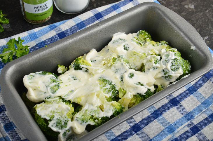 Broccoli with mozzarella in the oven - simple, tasty and healthy