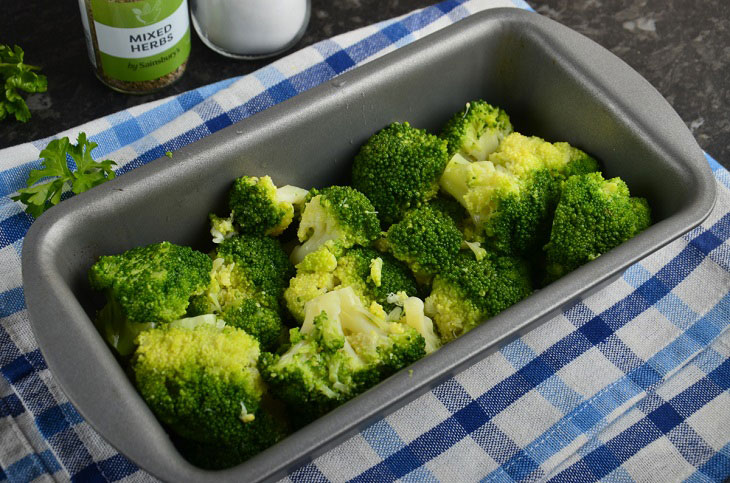 Broccoli with mozzarella in the oven - simple, tasty and healthy