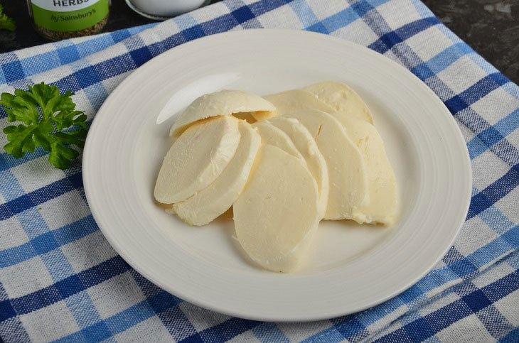 Broccoli with mozzarella in the oven - simple, tasty and healthy