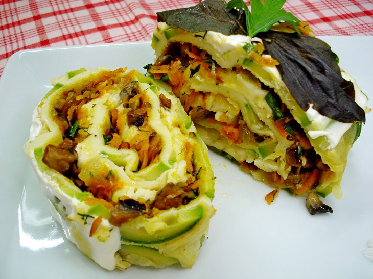 Zucchini roll with mushrooms and cheese - a great summer dish