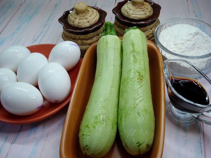 Zucchini roll with mushrooms and cheese - a great summer dish