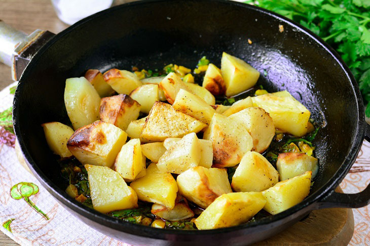 Potato harra from potatoes - a delicious and spicy Lebanese dish