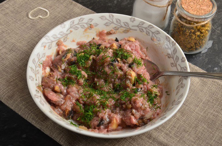 Zucchini with minced turkey and mushrooms - quick and tasty