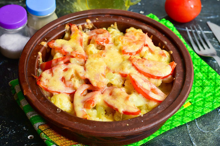 Cauliflower baked with cheese and tomatoes - appetizing and tasty