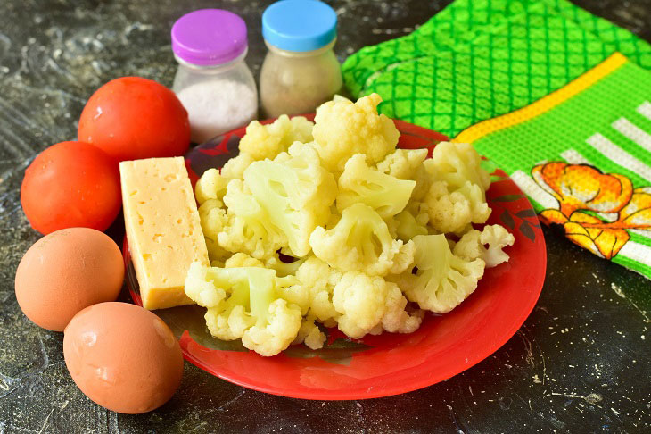 Cauliflower baked with cheese and tomatoes - appetizing and tasty