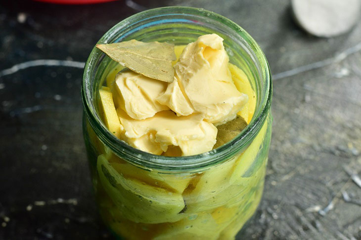 Potatoes in a jar in the oven - a hearty meal in minutes