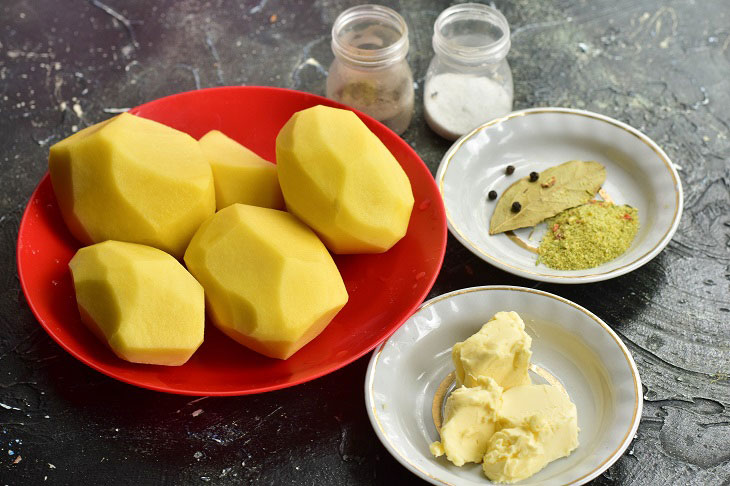 Potatoes in a jar in the oven - a hearty meal in minutes