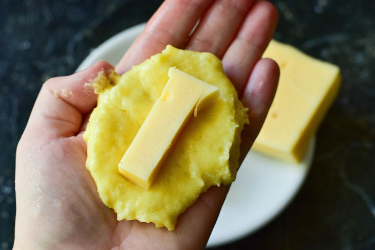 Potato cutlets with cheese - an interesting quick snack