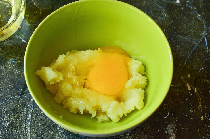 Potato cutlets with cheese - an interesting quick snack