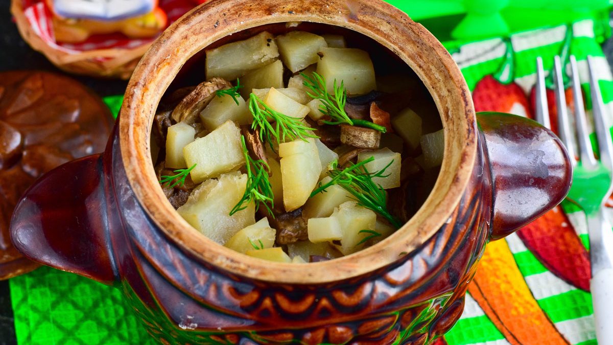 Potatoes with mushrooms in pots – a delicious lean dish