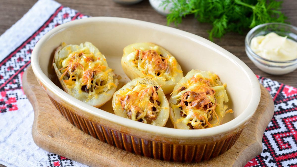 Potato boats with mushrooms and cheese – the perfect vegetable dish for the holiday