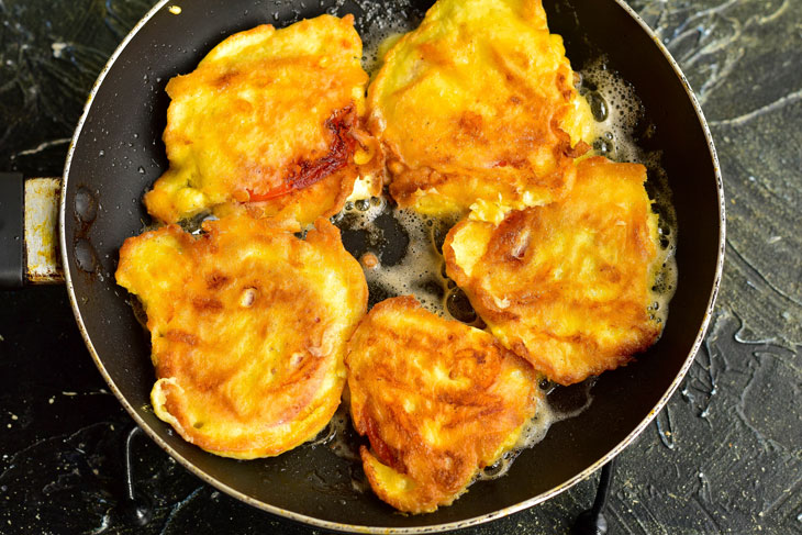 Fried tomatoes in cheese batter - you can safely cook them on the festive table