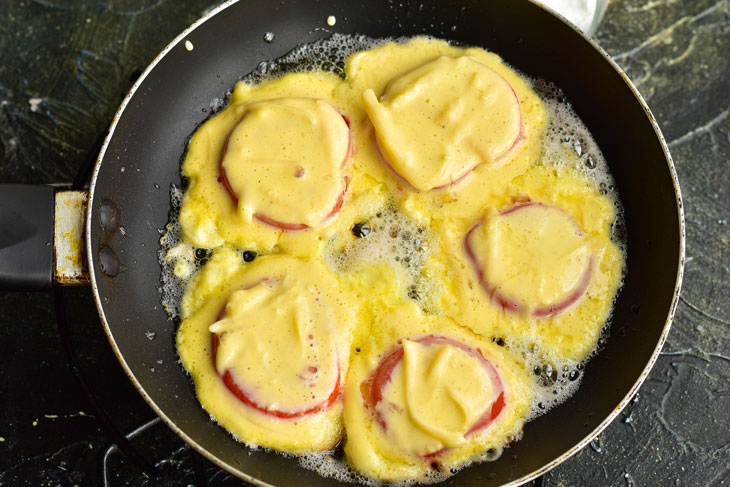 Fried tomatoes in cheese batter - you can safely cook them on the festive table