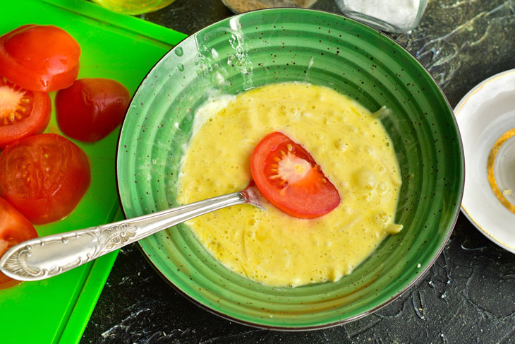 Fried tomatoes in cheese batter - you can safely cook them on the festive table