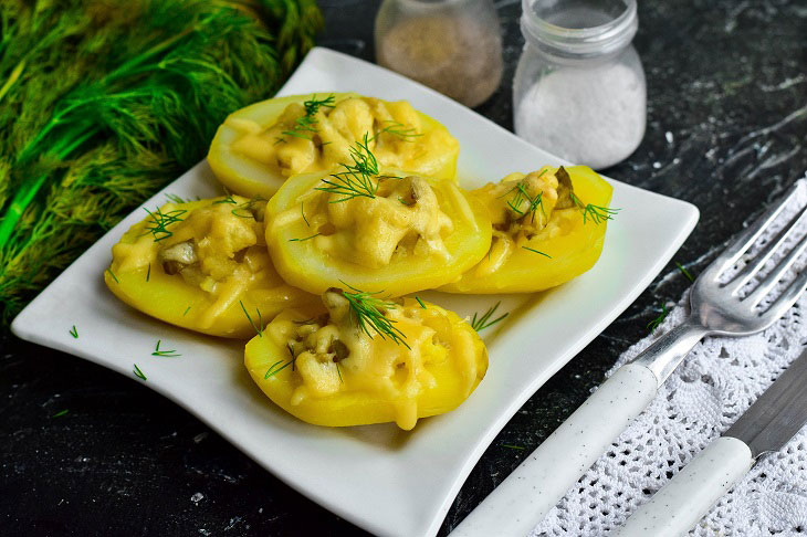 Potatoes in the oven with cucumbers and cheese - easy to prepare, looks beautiful and festive