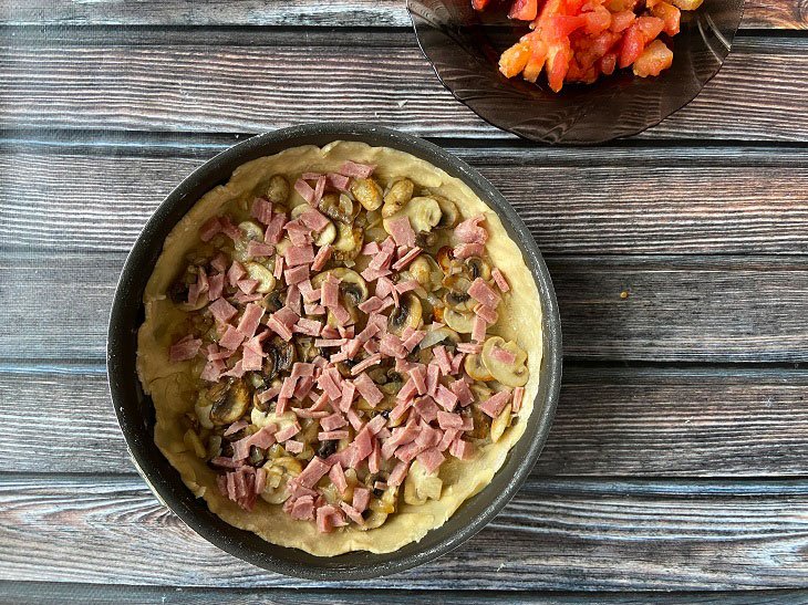 Quiche with mushrooms and cheese - juicy, tender and fragrant