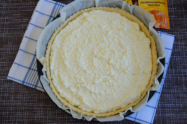 Pie with cottage cheese and cherries - a delicious, budget and easy recipe