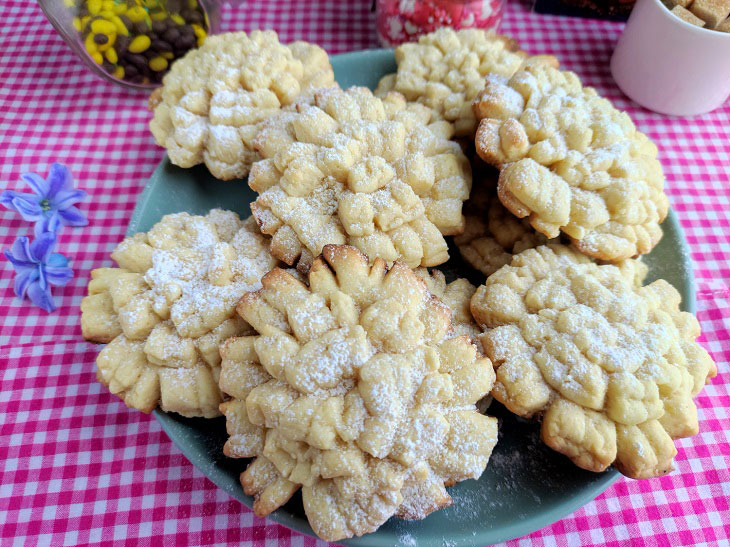 Chrysanthemum cookies - a delicious and simple recipe