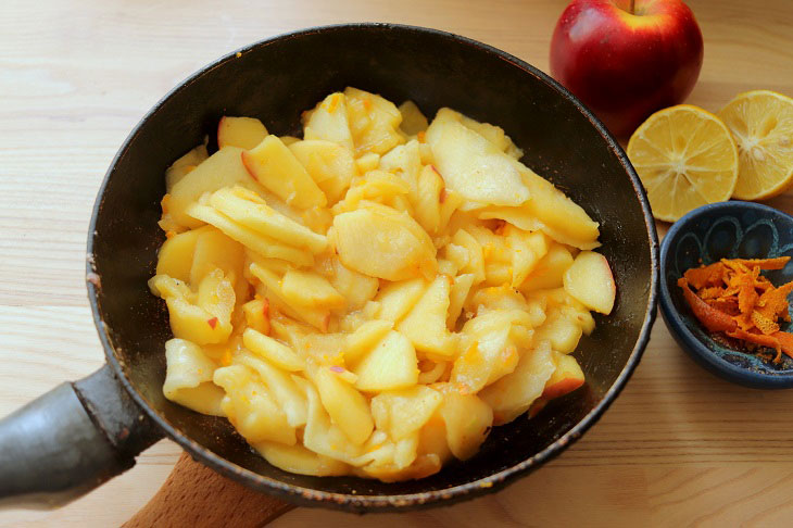 Grated apple pie - delicious and fragrant