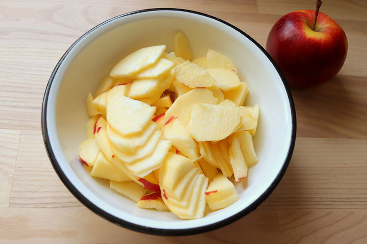 Grated apple pie - delicious and fragrant