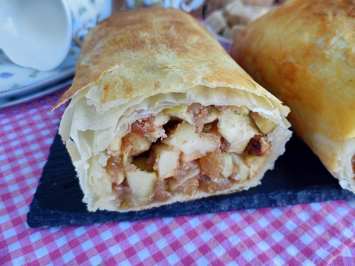 Phyllo dough strudel - delicious and appetizing pastries