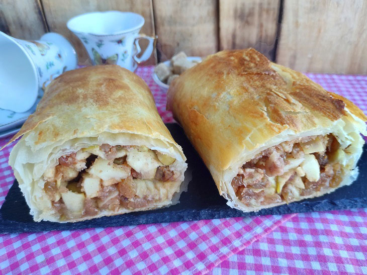 Phyllo dough strudel - delicious and appetizing pastries