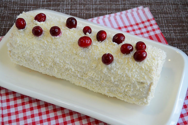 Biscuit roll "Berries in the Snow" - the most delicate dessert