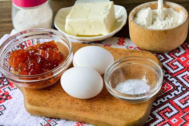 Pie "Curly" with jam - a very tasty and simple recipe