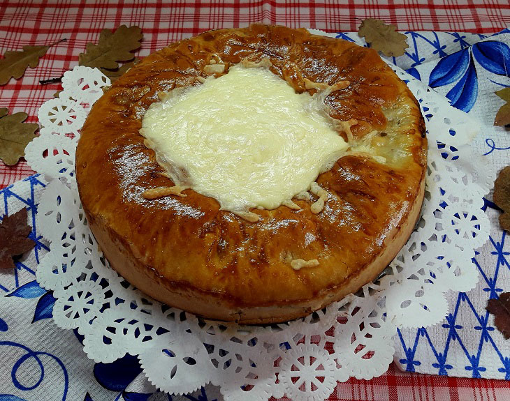 Pie with minced meat in the oven - lush, juicy and tasty