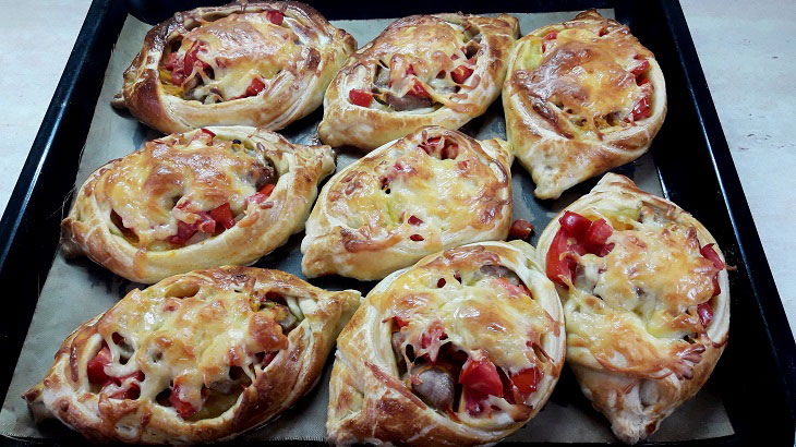 Bast shoes with puff pastry meat - crispy and fragrant pastries