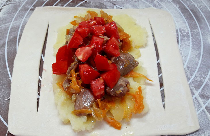 Bast shoes with puff pastry meat - crispy and fragrant pastries