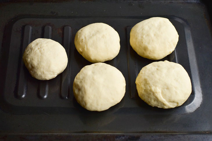 Garlic donuts for borscht - soft, fluffy and airy