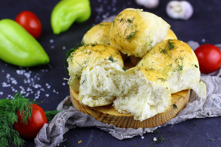 Homemade donuts with garlic - delicious and airy