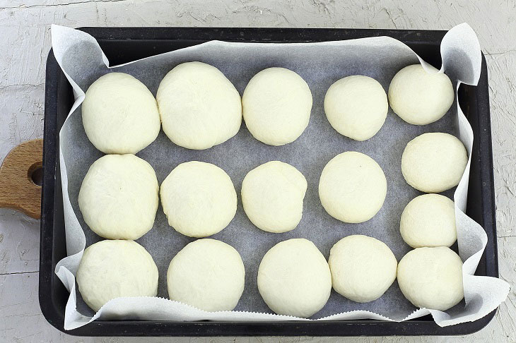 Homemade donuts with garlic - delicious and airy