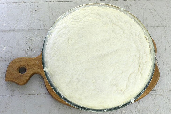 Homemade donuts with garlic - delicious and airy