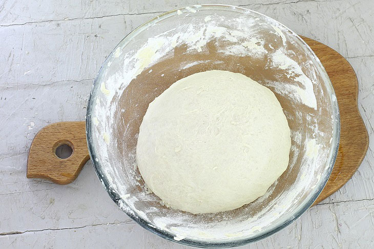 Homemade donuts with garlic - delicious and airy