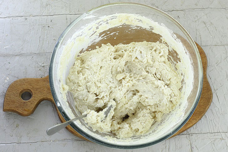 Homemade donuts with garlic - delicious and airy